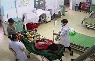 Quảng Nam: Khiêng bộ gần 30 km đi cấp cứu người bệnh gãy xương đùi 
