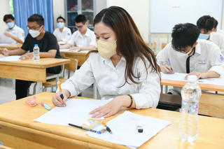 Tuyển sinh đại học năm 2023: Chứng chỉ ngoại ngữ lên ngôi