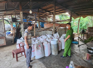 Quảng Nam: Phát hiện 1.800 kg mỡ động vật không rõ nguồn gốc