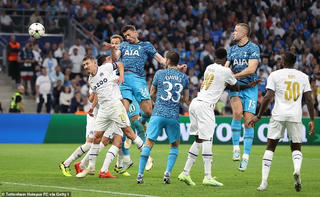 Tottenham, Frankfurt giành vé đi tiếp vô cùng nghẹt thở ở bảng D