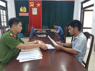 Phê 'cỏ Mỹ', thanh niên dùng búa đập vỡ kính hàng loạt xe ô tô và nhà dân