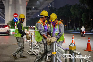 Lắp rào phân làn cứng trên nhiều tuyến đường của Hà Nội