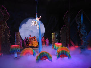 Vì sao sân khấu thiếu hấp dẫn?