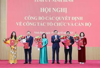 Ninh Bình: Công bố các quyết định sắp xếp tổ chức bộ máy