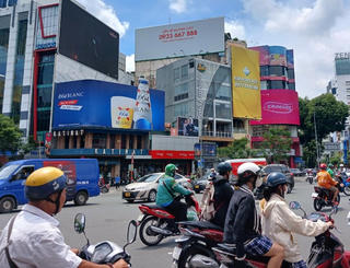 Siết quảng cáo ngoài trời không phép