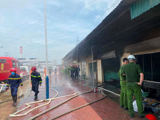 Hải Dương: Rò khí gas gây cháy cửa hàng, 1 cháu nhỏ tử vong