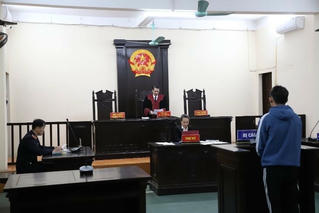 Mua gần 7kg pháo hoa trên mạng, nam thanh niên 20 tuổi lĩnh án