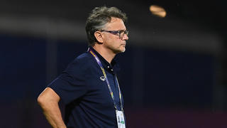 HLV Troussier: Nếu muốn vô địch, chúng ta không được phép sợ hãi và lảng tránh