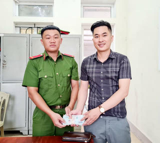 Chiến sĩ Cảnh sát cơ động trả lại 80 triệu đồng cho người đánh rơi