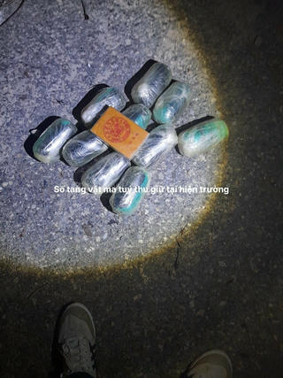 Bắt nghi can mang 1 bánh heroin và gần 10 kg thuốc phiện