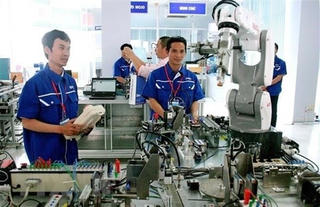 Nhân lực đi trước đón đầu