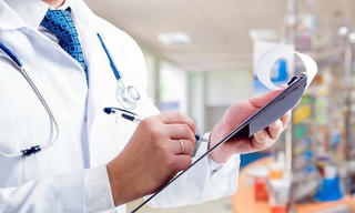 Không sử dụng hình ảnh bác sĩ, nhân viên y tế quảng cáo bán hàng đa cấp