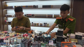 Phát hiện cơ sở kinh doanh bán hơn 1.000 sản phẩm, phụ kiện thuốc lá điện tử 