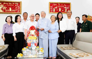 Bình Dương: Nhiều hoạt động thăm, tặng quà chiến sĩ Điện Biên Phủ