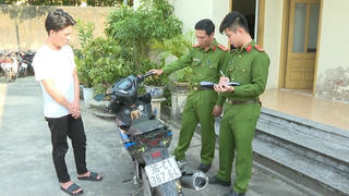 Thanh niên trèo tường trộm xe Exciter sau khi thua cờ bạc