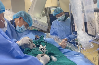 Lần đầu tiên tại Việt Nam thay van trong van động mạch chủ