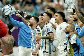 Argentina đánh bại Hà Lan trên chấm luân lưu 'nghẹt thở'