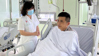 Cẩn trọng khi ngủ trong ô tô tránh nóng