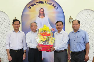 Phú Yên: Thăm các chức sắc tôn giáo nhân dịp Lễ Phục sinh năm 2023 