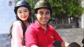 MC Quyền Linh khoe được con gái Lọ Lem ‘hộ tống’ đi làm