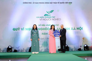 'Nữ tướng' say sưa làm từ thiện