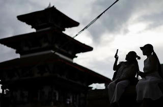 Nepal đóng cửa một số mạng xã hội