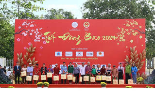 Tết ấm cho đồng bào khó khăn tại Sơn La