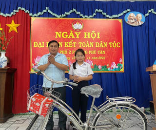 Xây dựng Phú Tân văn minh, giàu đẹp