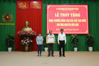 Truy tặng Huân chương dũng cảm cho người lao vào đám cháy cứu dân tại Bình Thuận