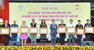 Người có uy tín truyền cảm hứng về những điều tốt đẹp trong đồng bào DTTS