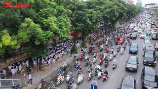 [VIDEO] Điểm đen ùn tắc lan rộng trong ngày học sinh Hà Nội khai giảng
