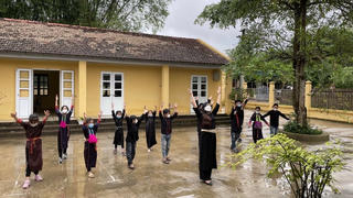 Quảng Ninh: Đình chỉ giáo viên dùng thước kẻ gõ vào đầu học sinh