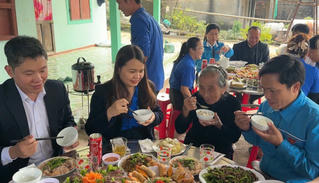 ‘Bữa cơm tất niên’ cùng các Mẹ Việt Nam Anh hùng