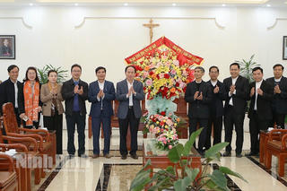 Phó Chủ tịch - Tổng Thư ký UBTƯ MTTQ Việt Nam Lê Tiến Châu thăm Giáo phận Phát Diệm