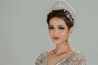 H’Hen Niê được Chủ tịch Hoa hậu Hoàn vũ gọi là 'Á hậu 3'