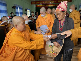 Quảng Ngãi: Tặng 400 suất quà cho người dân bị thiệt hại thiên tai