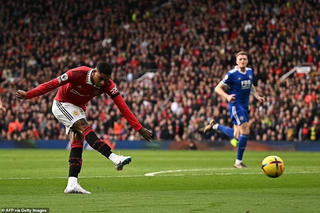 Man Utd thắng đậm 3-0 trước Leicester
