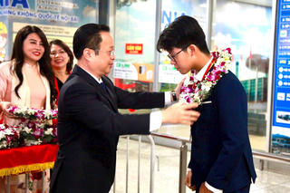 Hà Nội chúc mừng đội tuyển học sinh thi Olympic Khoa học trẻ quốc tế 2024