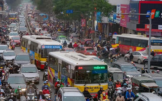 Nghịch lý xe buýt trợ giá và không trợ giá