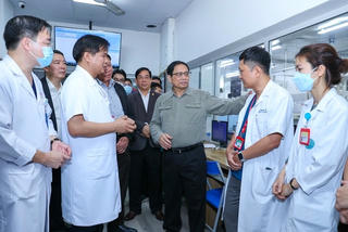'Sâu y lý, giỏi y thuật, sáng y đức'