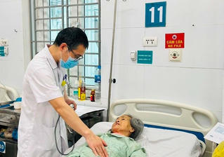Gia tăng tình trạng người già, trẻ nhỏ nhập viện do thời tiết nồm ẩm