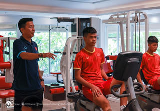 U17 Việt Nam tập thích nghi với thời tiết ở Bangkok