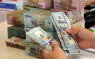 Thận trọng trước biến động tỷ giá