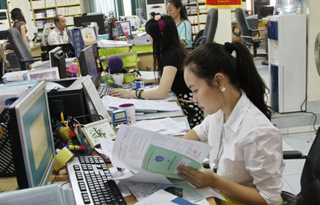 Hà Nội sẽ tăng thu nhập cho cán bộ, công chức để ngăn tình trạng nghỉ việc