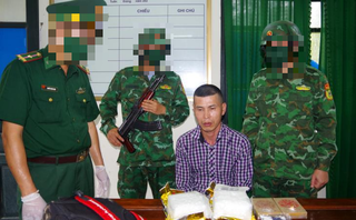 Mật phục, bắt quả tang đối tượng vận chuyển trái phép chất ma tuý