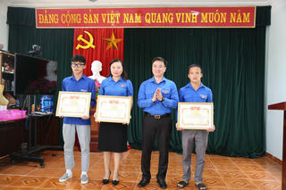 Quảng Ninh: Khen thưởng 4 cá nhân dũng cảm cứu 3 thiếu niên bị nước cuốn trôi