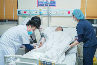 Vụ cháy quán cà phê trên đường Phạm Văn Đồng: Chuyển 4 nạn nhân sang Bệnh viện Bạch Mai điều trị