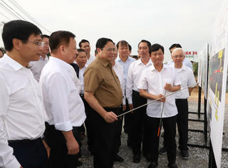 Thủ tướng Chính phủ Phạm Minh Chính khảo sát, kiểm tra các dự án hạ tầng trọng điểm phía Nam