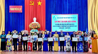 Lâm Đồng: Biểu dương 28 gia đình tiêu biểu ‘No ấm, tiến bộ, hạnh phúc, văn minh’ năm 2023