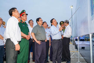 Thủ tướng Phạm Minh Chính kiểm tra tiến độ các dự án bến cảng, sân bay ở Hải Phòng